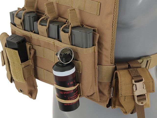 Штурмовий Plate Carrier з аналогом балістичних пластин - Coyote [8FIELDS] (для страйкболу) M51611027-1-TAN фото