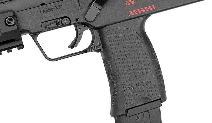 Umarex / VFC - Heckler & Koch MP7A1 Navy Machine Pistol airsoft - GBB - 2.5971X (для страйкбола) 14624 фото