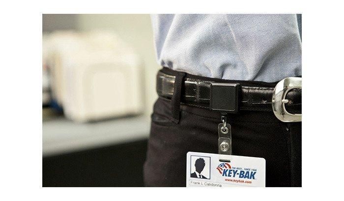 KEY-BAK - Retract-A-Badge ID Square with Clip - 0200-137 (для страйкбола) 15754 фото